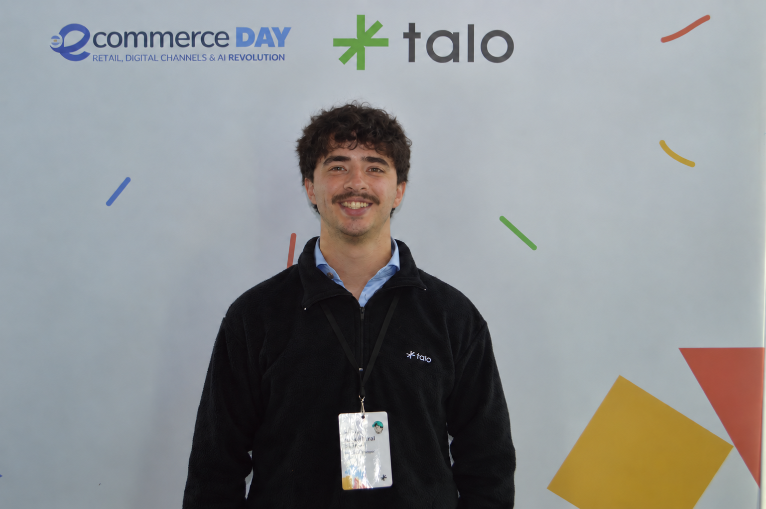 Javier wearing his Talo jacket at eCommerce Day